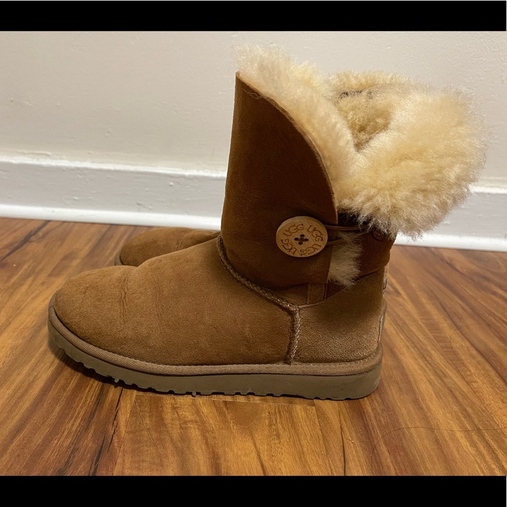 Ugg Bailey Button Short Chestnut Boot Size 6 - image 3